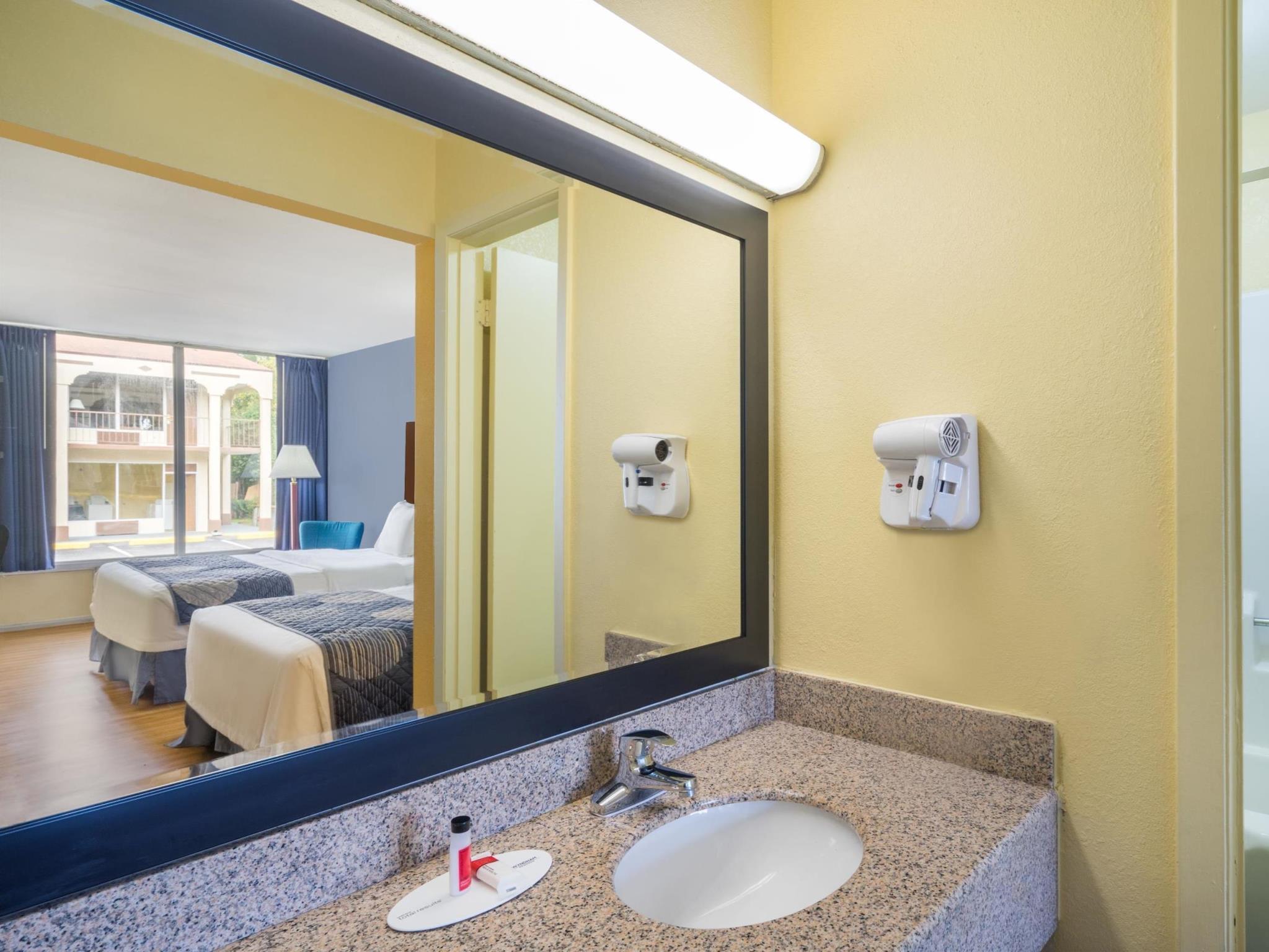 Days Inn By Wyndham סטייטסוויל מראה חיצוני תמונה