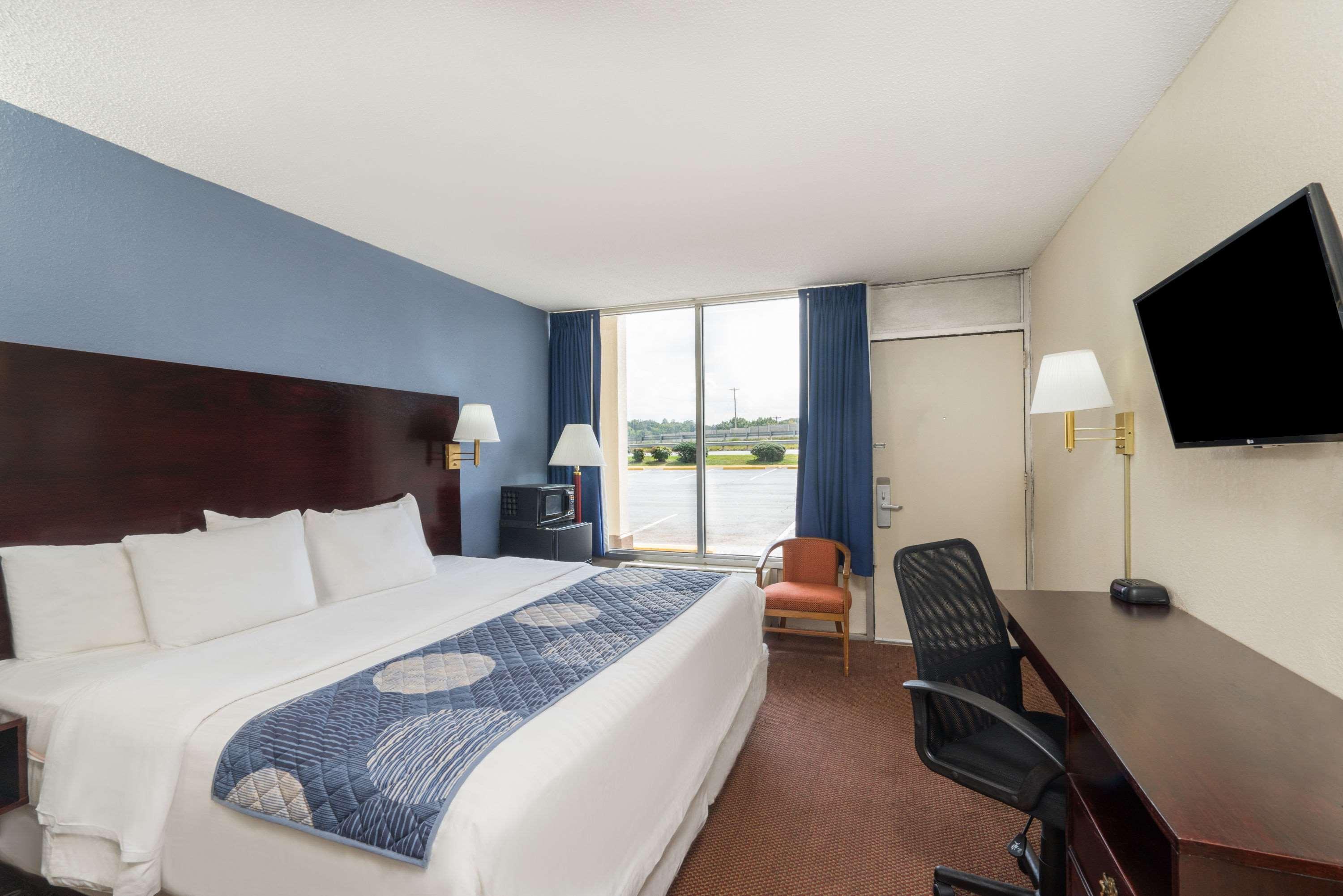 Days Inn By Wyndham סטייטסוויל מראה חיצוני תמונה