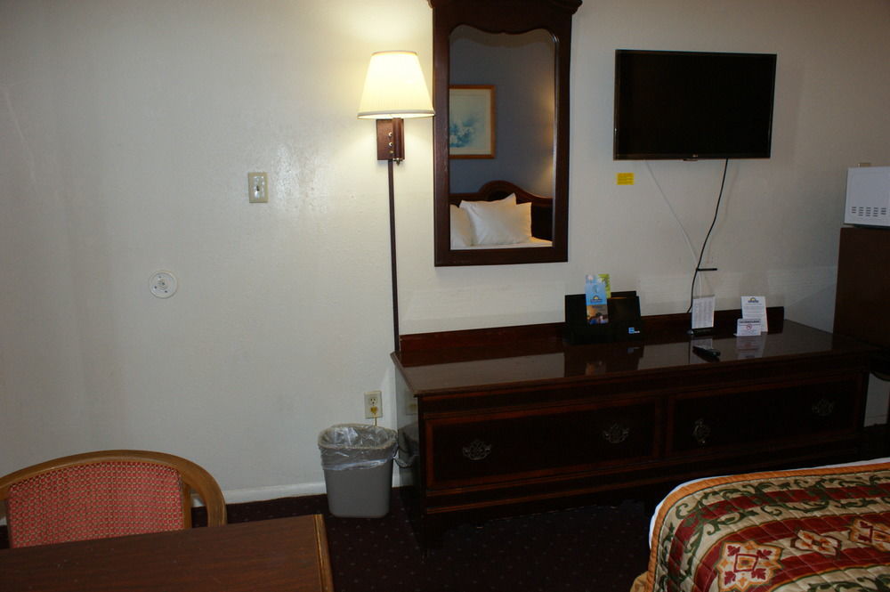 Days Inn By Wyndham סטייטסוויל מראה חיצוני תמונה