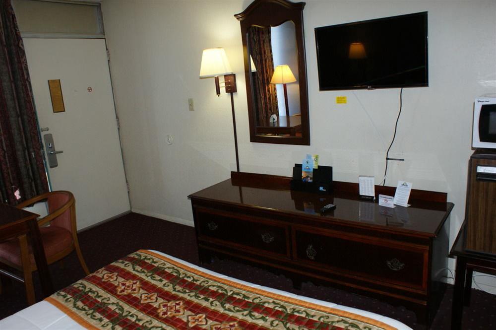 Days Inn By Wyndham סטייטסוויל מראה חיצוני תמונה