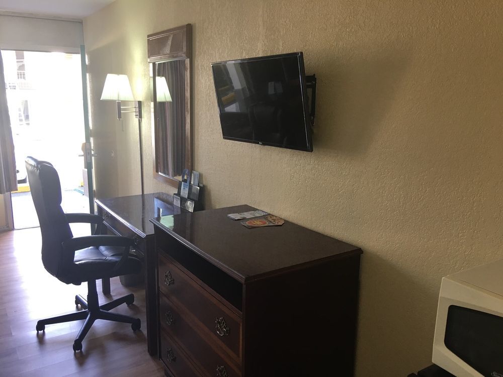 Days Inn By Wyndham סטייטסוויל מראה חיצוני תמונה
