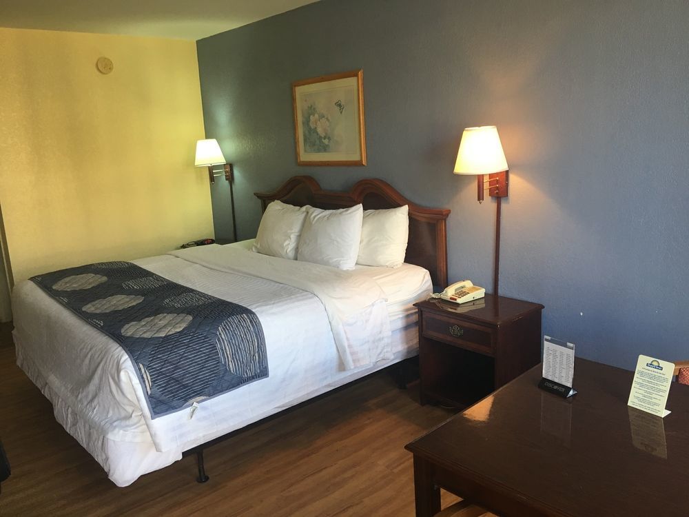 Days Inn By Wyndham סטייטסוויל מראה חיצוני תמונה