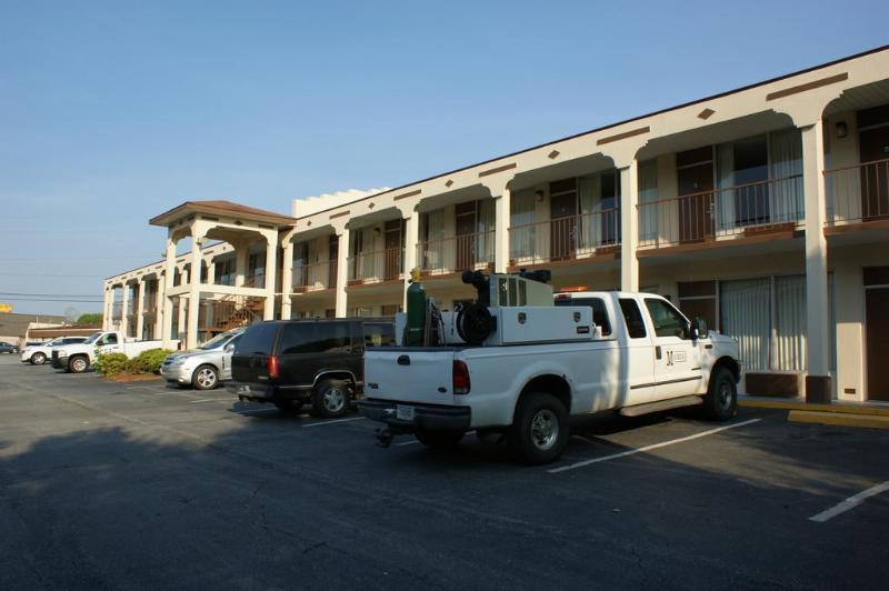 Days Inn By Wyndham סטייטסוויל מראה חיצוני תמונה