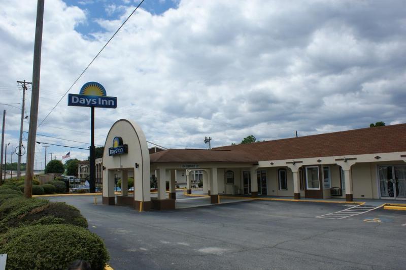 Days Inn By Wyndham סטייטסוויל מראה חיצוני תמונה