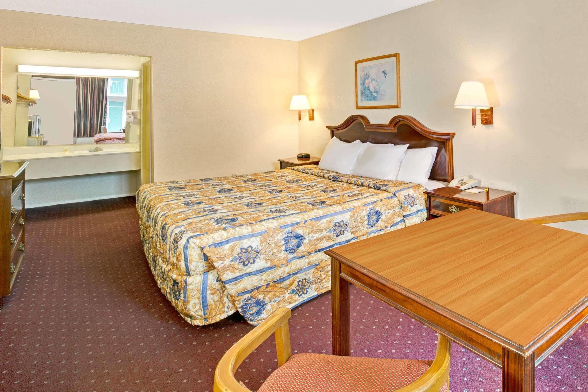 Days Inn By Wyndham סטייטסוויל מראה חיצוני תמונה